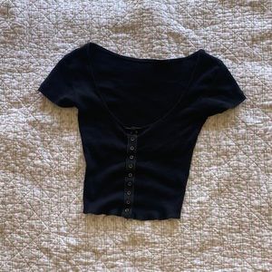 AYAI Black button crop top